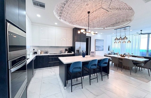 Sandy Beach Condo | Esmeralda Beach Resort 3 Bedrooms Condo C 1402