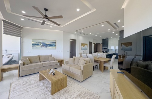 Sandy Beach Condo | Esmeralda Beach Resort 3 Bedrooms Condo C 1102