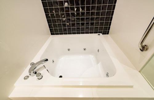 East District Hotel | Eusta Motel