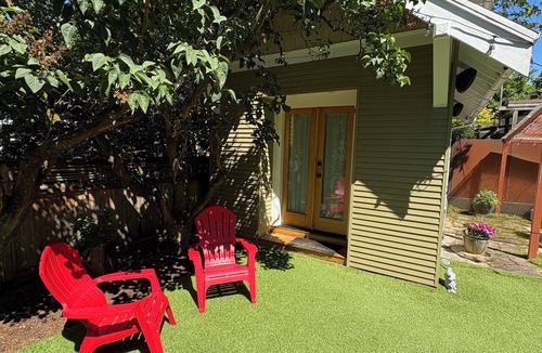 Phinney Ridge House | Experience the historic neighborhood of Ballard!