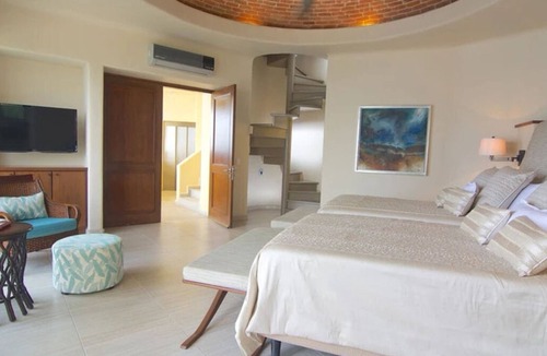 La Punta Villa | Exquisite 6 bedrooms fully staffed in exclusive gated community / private beach