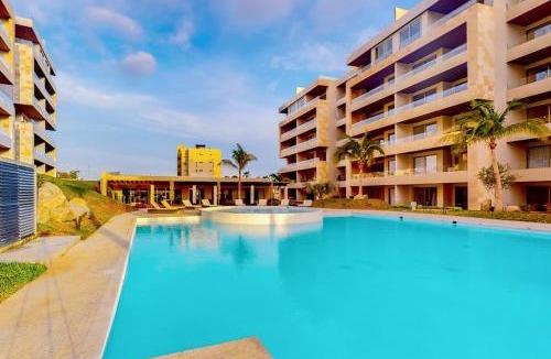 El Tezal House | Exquisite Apartment with Balcony, TV, WiFi, Heated Pool & Gym/Fitness Room