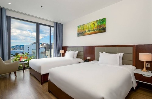 Ngu Hanh Son Hotel | Family Balcony Room 3