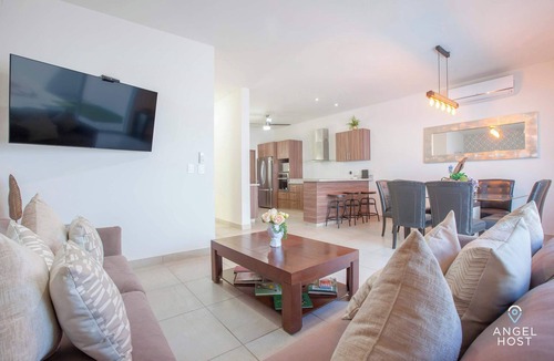 La Paz House | Family-Friendly House in Gated Community with Communal Pool
