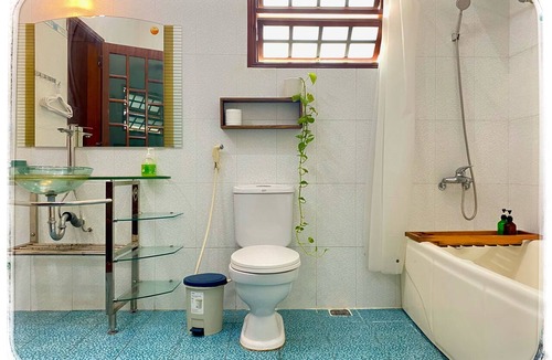 Hue House | Family-friendly, Bathtub, Warm & Quiet space!