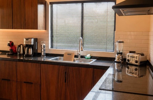 La Paz House | Family home with private pool, loft and garage, super central location!