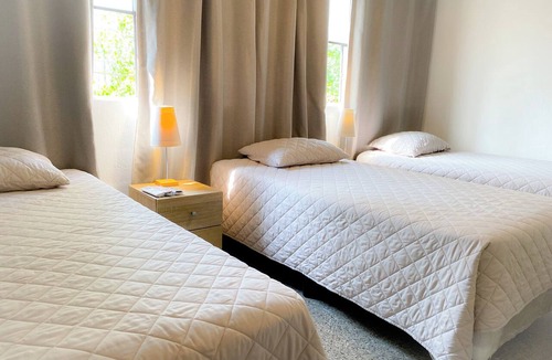 Zona 12 Hotel | Family room with air conditioning. Near Guatemala airport, zone 12.