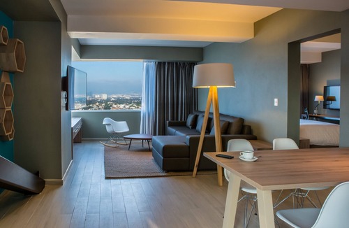 Downtown Mexico City Hotel | Fiesta Inn Express Ciudad de México Forum Buenavista