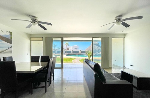 Las Conchas Apartment | Find Peace at a Modern Ground Floor Condo