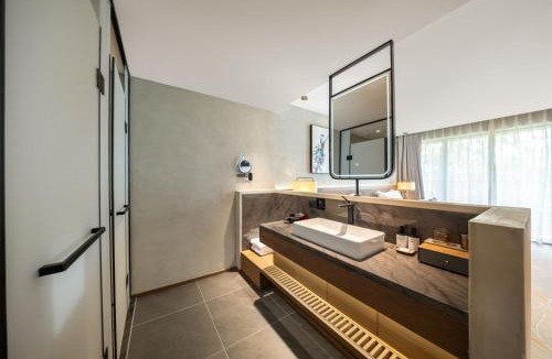 Changbai Mountain North Slope House | Floral Lux Hotel Changbai Mountain Deep Forest Homestay