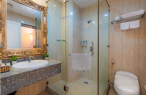 District 5 Hotel | Fortune 1127 Central Hotel