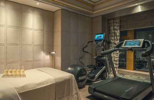 Central Hotel | Four Seasons Hotel Hong Kong