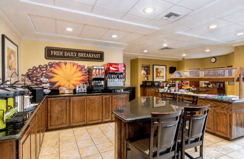 McAllen Apartment | Free Breakfast. Outdoor Pool & Hot Tub. Quick Drive to the University of Texas Rio Grande Valley!