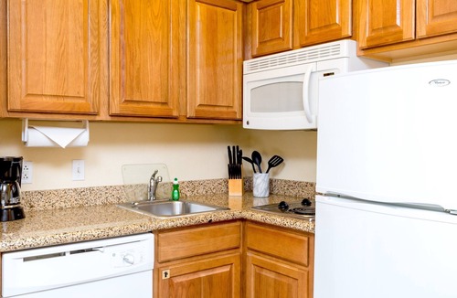 McAllen Condo | Free Breakfast. Outdoor Pool & Hot Tub. Quick Drive to the University of Texas Rio Grande Valley!