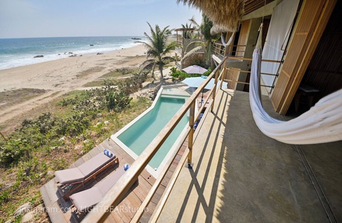 Santa Maria Tonameca Villa | Front beach room in a beautifully designed luxuary house with spectacular views