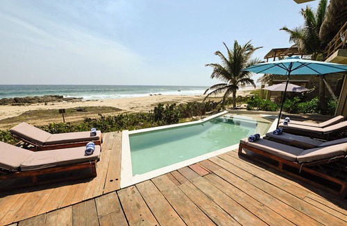 Santa Maria Tonameca Villa | Front beach room in a beautifully designed luxuary house with spectacular views