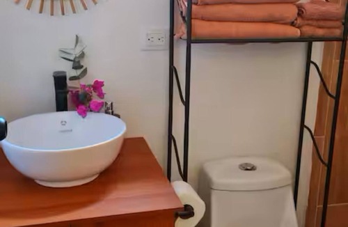 San Marcos La Laguna House | Frutales n.º 1: Cabaña con acceso al lago y ubicación céntrica
