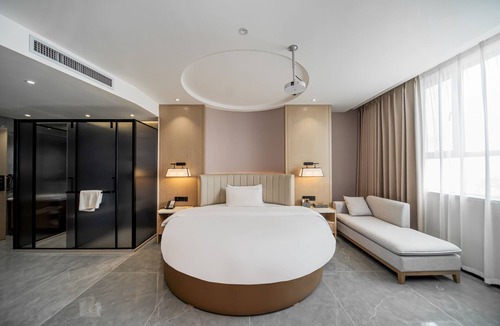 Luntai County Hotel | Fu Hua Jun Yue Hotel