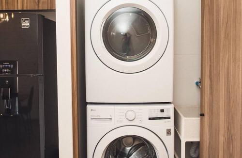 Cuauhtemoc Apartment | Fully equipped kitchen, high speed internet, comfy king-size bed and a small sofa bed.