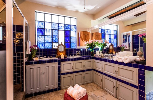 Emiliano Zapata Bed & Breakfast | Garlands del Rio Riverside Boutique Hotel