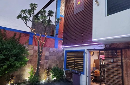 Guadalajara House | GDL Home with Roof, Ideal for Groups & Families