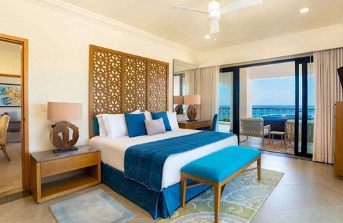 San Jose del Cabo Resort | Get your VITAMIN SEA! !-Bedroom in Los Cabos! Fantastic ocean front view!
