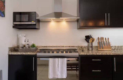 Libertad Condo | Getway with an incredible pool Marina Bay view!