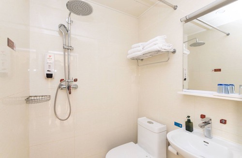Wangfujing Shopping Area House | Gold Inns Chain Hotel Beijing Jianguomen
