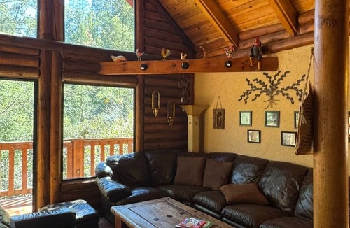 San Antonio de Las Alazanas Cabin | Gorgeous 3-bedroom cabin in Bosques de Monterreal for a relaxing getaway