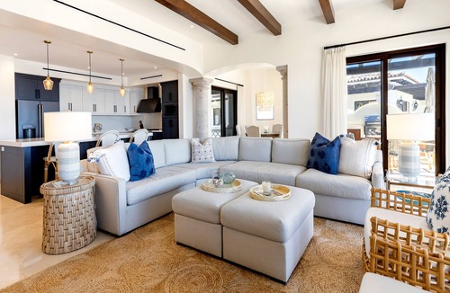 Buzzards Condo | Gorgeous penthouse with pool and jacuzzi amenities