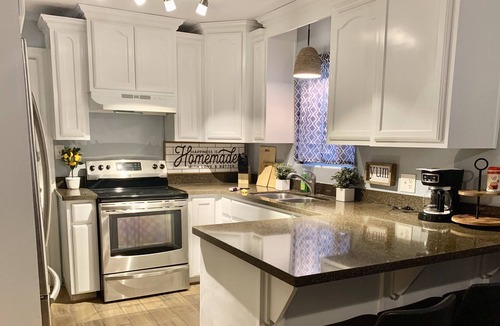 Mercedes House | Gorgeous upgraded entire house! Off expressway