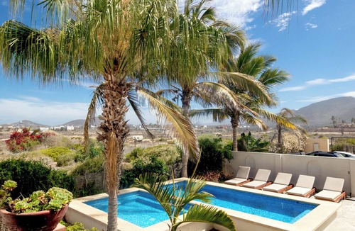 Cerritos Condo | ★⛱ ★ Got Beachfront? Condo with Pool&Jacuzzi
