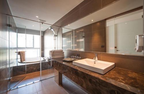 East District Hotel | Grand Crystal Hotel