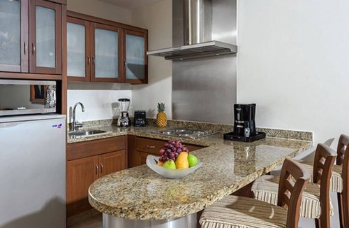 Playa Diamante Resort | Grand Mayan Master Suite - 2Bdr, 2 Ba, Kitchen, Jacuzzi Tub, sleeps 6+2, 3 TVs