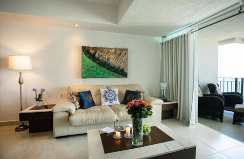 South Hotel Zone Apartment | Grand Venetian Beachfront Condo