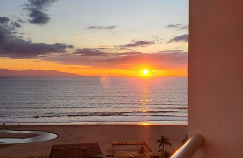 Bucerias Hotel | Grande Bliss Studio, Nuevo Vallarta for November7-28,2021