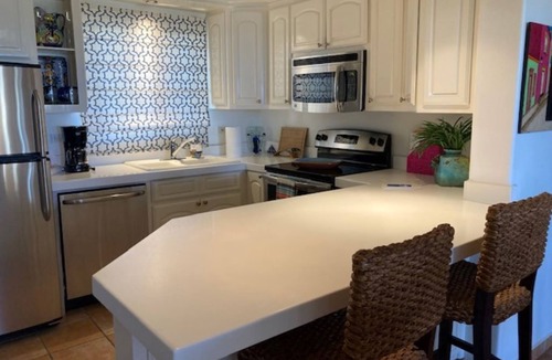 Zona Hotelera Condo | Ground floor beach condo comfortably sleeps 4. One king bed plus two queen beds.