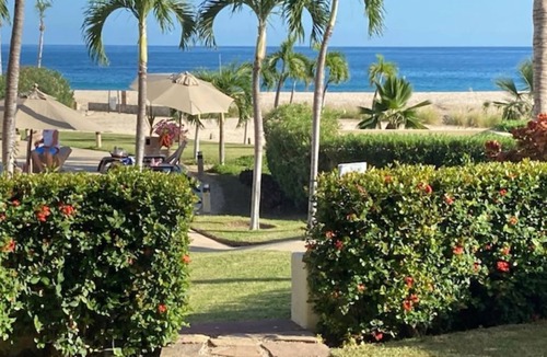 Zona Hotelera Condo | Ground floor beach condo comfortably sleeps 4. One king bed plus two queen beds.