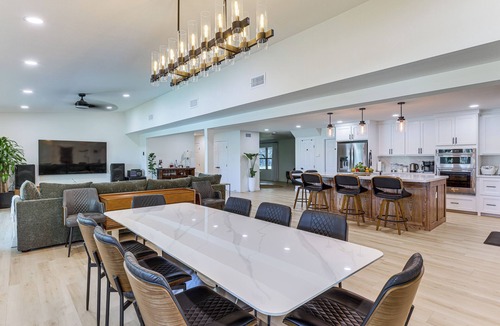 Sebastian Cottage | Group Getaway: Luxe Riverfront Gem in Los Fresnos!
