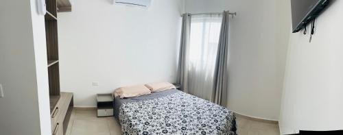 Villahermosa House | Habitación con cama matrimonial