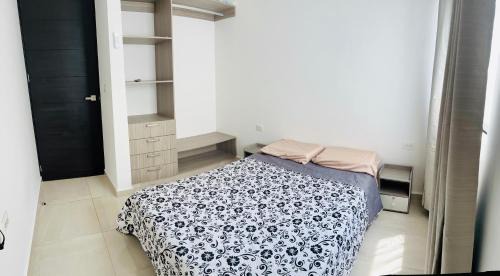 Villahermosa House | Habitación con cama matrimonial