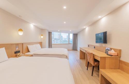 West District Hotel | Hamilton Hotel
