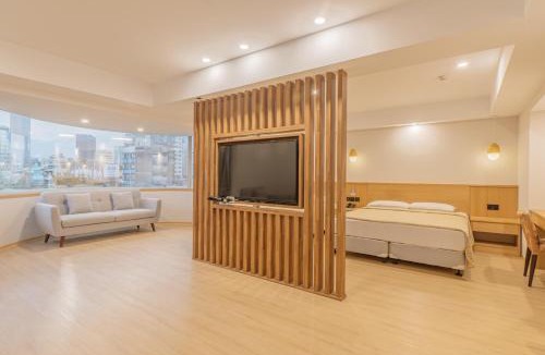 West District Hotel | Hamilton Hotel