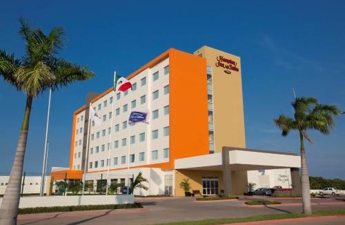 Paraiso Hotel | Hampton Inn & Suites by Hilton Paraiso