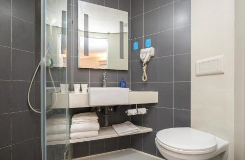 Pudong Hotel | Hanting Hotel Shanghai Pusan Road Subway Station
