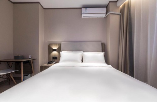 Xuhui Hotel | Hanting Hotel Shanghai South Station East China University of Science and Technology
