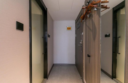 Changning Hotel | Hanting Hotel Shanghai Zhongshan Park Subway Station