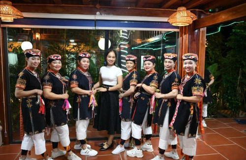 Ngoi Tu Hotel | Happy House Homestay