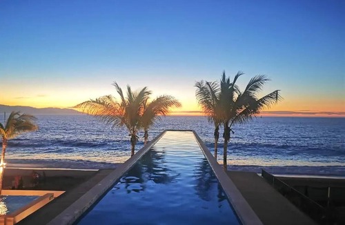 Las Glorias Apartment | Harbor 171 | Oceanfront | Infinity Pools | Pet-Friendly