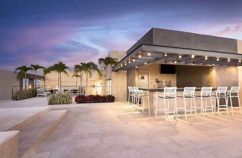 Xcumpich House | Haven of Relaxation! Free Breakfast and Parking, Outdoor Pool, Pets Allowed!